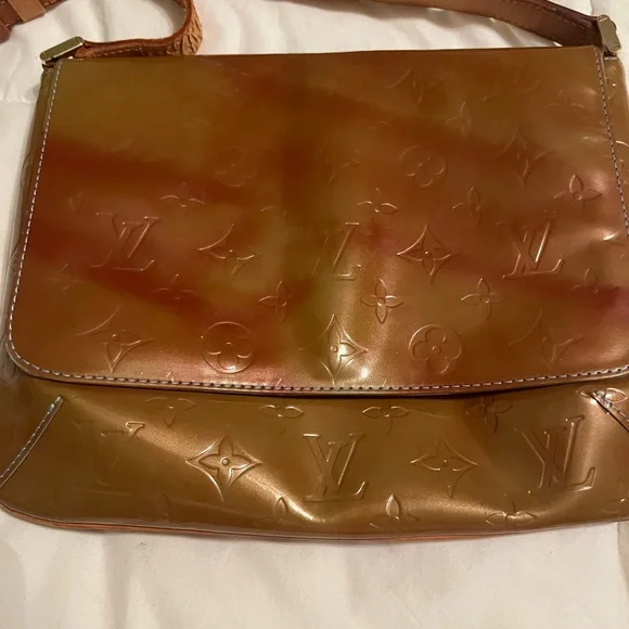 Louis Vuitton Gold Shoulder Bag - Picture 8 of 9